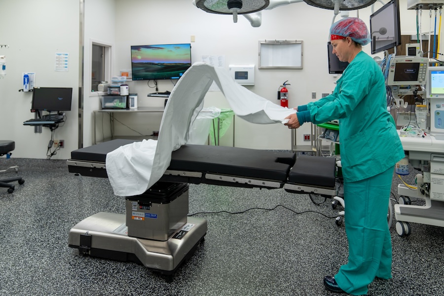 Nurse preparing table